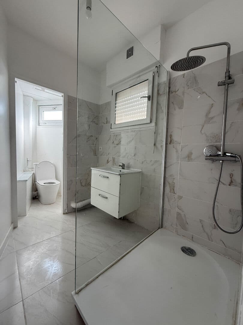VITRE - A LOUER - APPARTEMENT — Photo 3