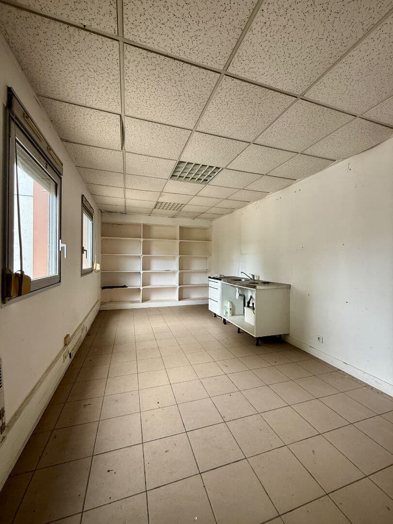VITRE  - LOCAL INDUSTRIEL - A VENDRE — Photo 4